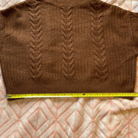 Cropped Turtleneck Sweater Size M - Picture 5 of 5